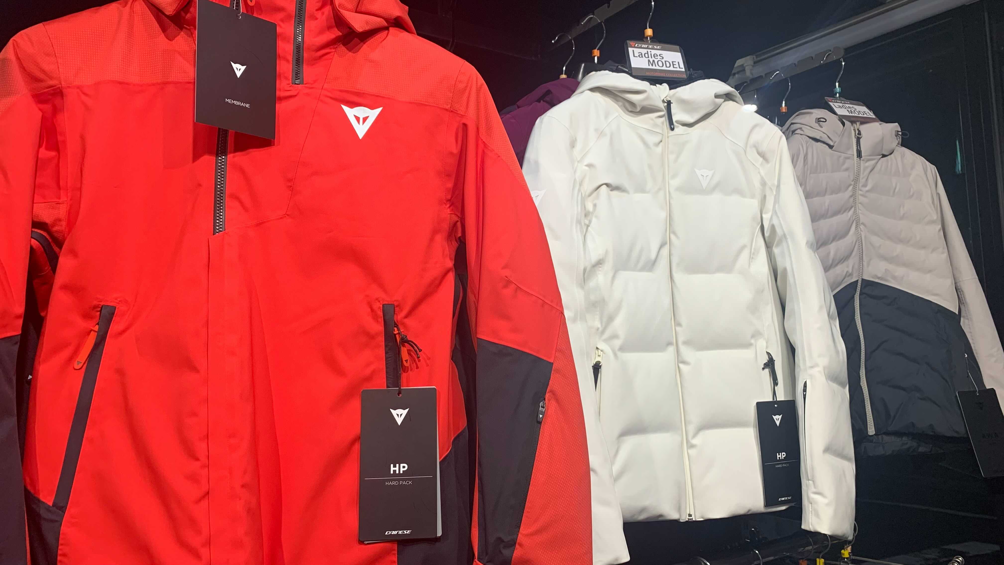 ウィンターシーズン開始に合わせ、スキーアイテムの展開を始めました！